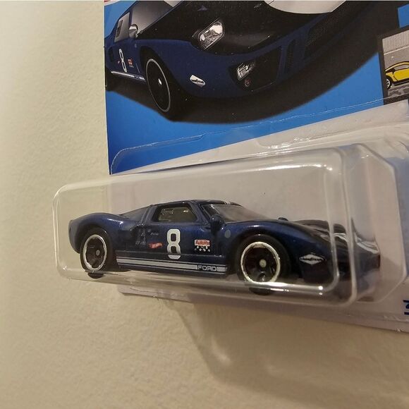 Hot Wheels Car Ford GT40 Factory Fresh Hotwheels Mainline 2024 New - Picture 4 of 7